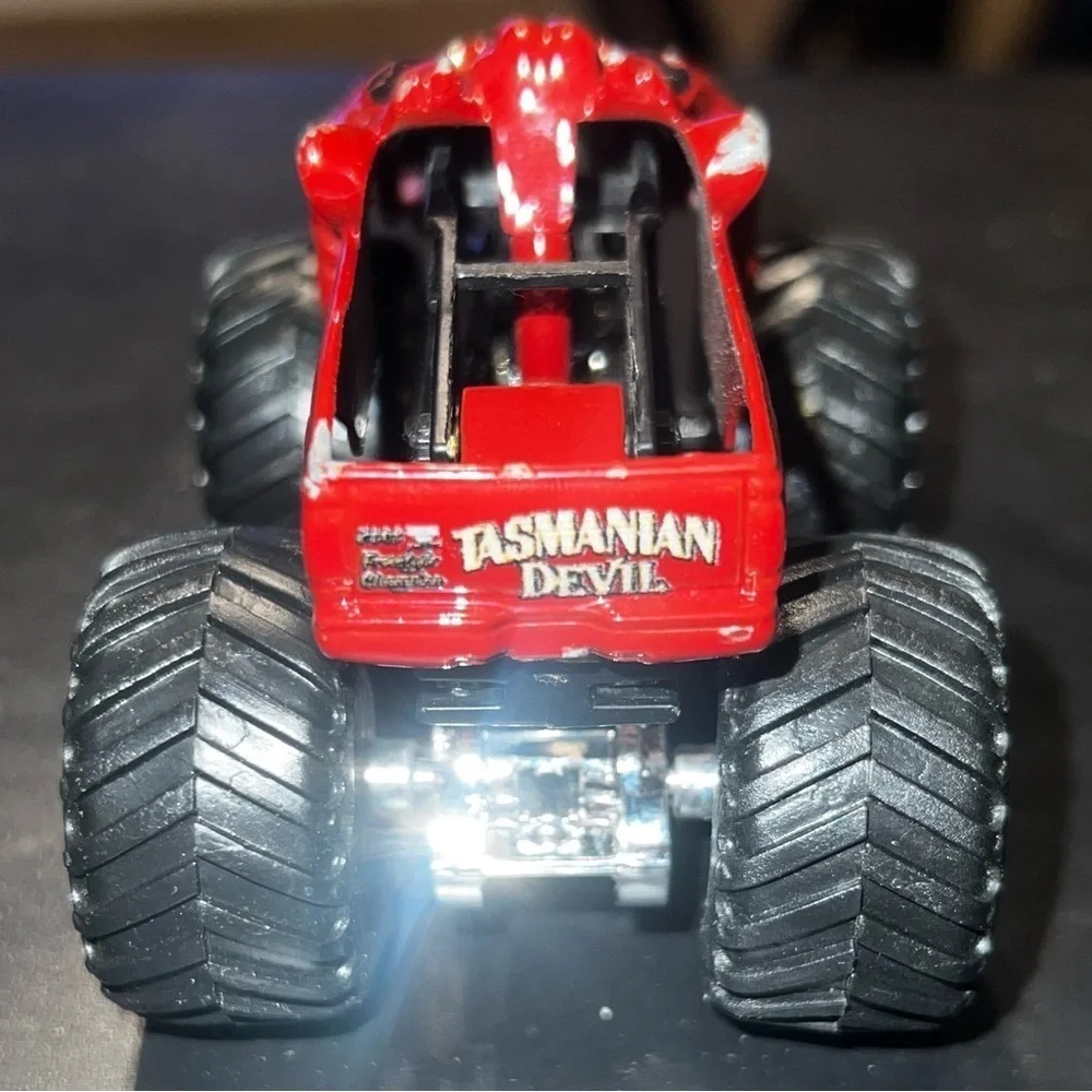Hot Wheels Monster Jam 1:64 Tasmanian Devil  Warner Bros. Entertainment